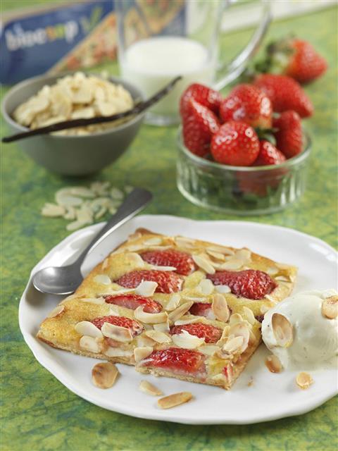 Pizza aux fraises et aux amandes